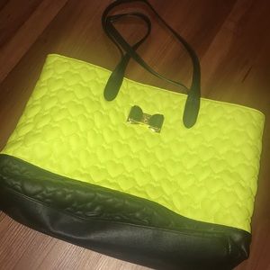 ☀️BETSEY JOHNSON☀️ LIKE NEW Heart Print Tote bag!